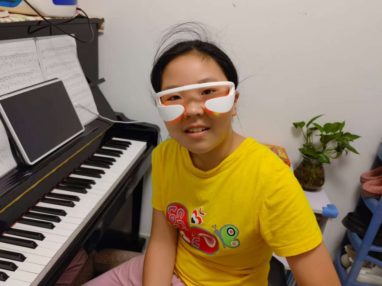 11岁女儿近视一年半，从OK镜换成了亮眼魔镜